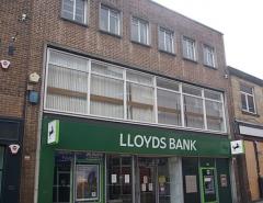 Lloyds Bank повышает прогноз и дивиденды на фоне роста доходности от повышения ставок