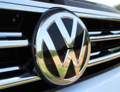 Акции Volkswagen снижаются на фоне опасений по поводу стоимости и последствий сделки с Rivian