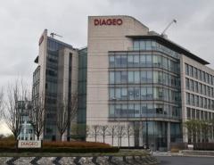 Чистая прибыль и выручка Diageo снизились по итогам финансового года