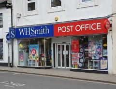 WH Smith снизила прогноз из-за бухгалтерской ошибки: акции обрушились на треть