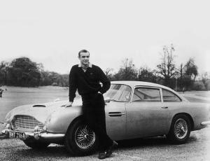 Знаменитый Aston Martin DB5 Джеймса Бонда продан за 6,4 млн долларов