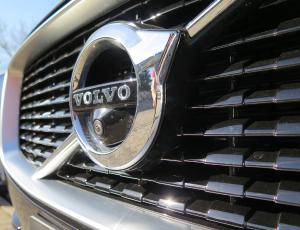 Volvo начинает сокращение сотрудников в России