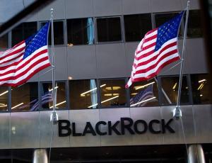 Прибыль BlackRock пострадала из-за снижения комиссионных доходов