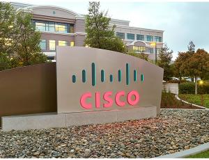 Квартальная прибыль Cisco снизилась на 7%, выручка увеличилась на 7%