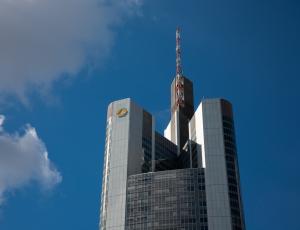 Квартальная чистая прибыль Commerzbank выросла на 29% до рекордных значений