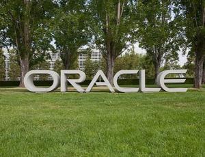 Акции Oracle выросли на фоне сделок с Google и OpenAI, несмотря на снижение прибыли