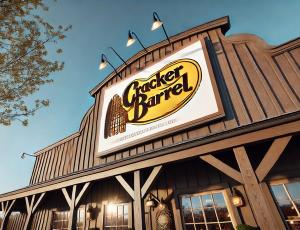 Акции Cracker Barrel упали на фоне критики нового логотипа и обновления бренда