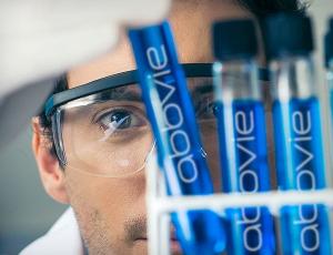 Выручка AbbVie превзошла ожидания, несмотря на спад в косметическом сегменте